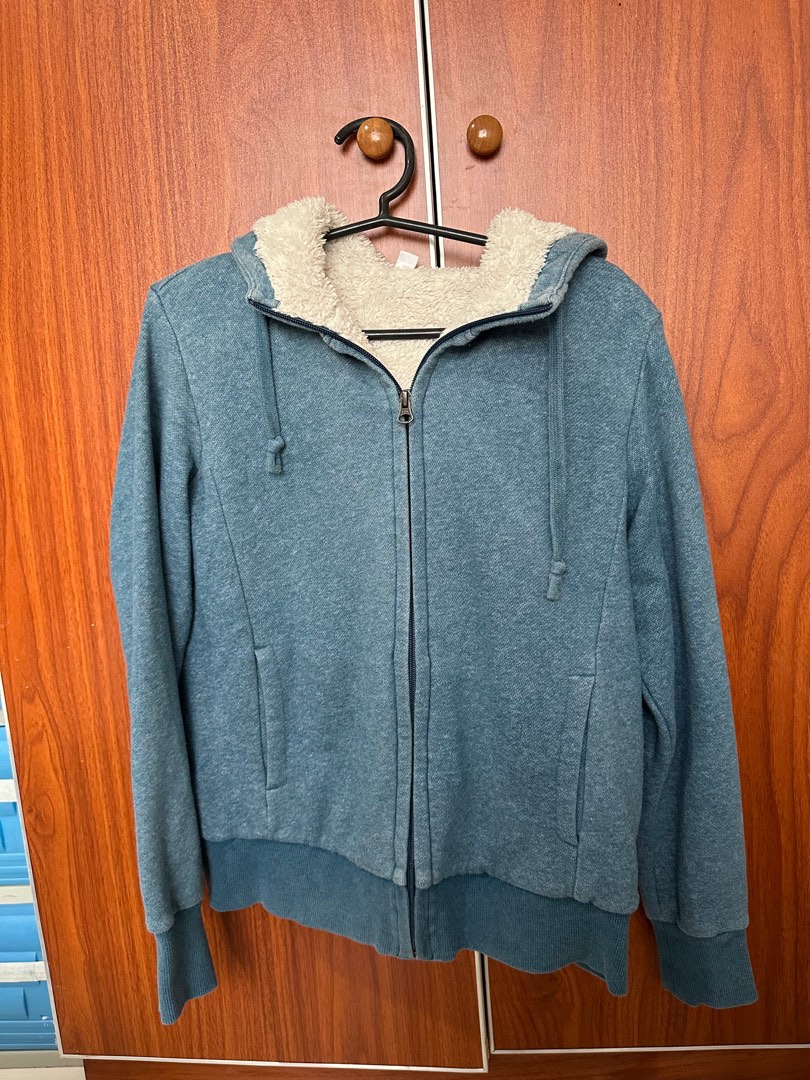 Uniqlo Fleece-lined hoodie, Women's Fashion, Coats, Jackets and Outerwear  on Carousell