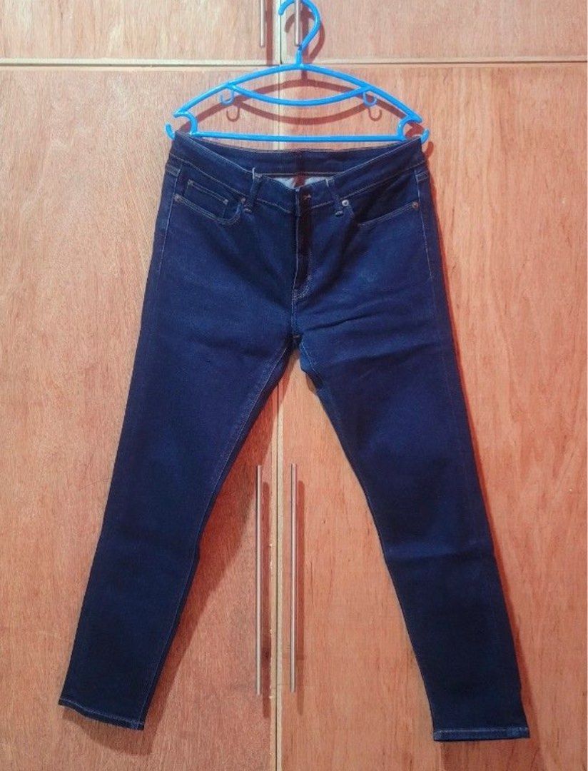 Uniqlo Highwaits Jeans (Category: Jeans) located in Manila. Submitted by sofiamaxclothing (Listing ID 1237057206, Image 1). Description: Stretchable can fit up to size 31.