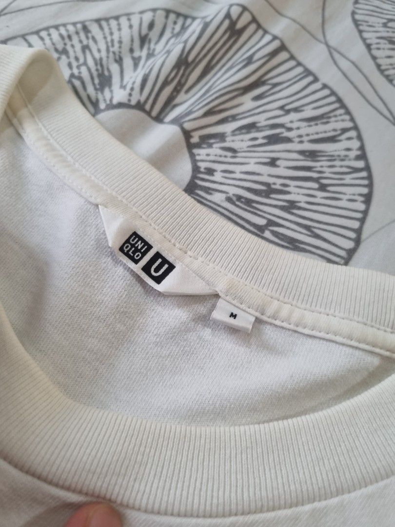 Uniqlo Oversized (Category: Tshirts & Polo Shirts ) located in San Fernando. Submitted by hapinuyir (Listing ID 1236999479, Image 2). Description: Decluttering since barely used, 9/10 condition and color rate. No issues.