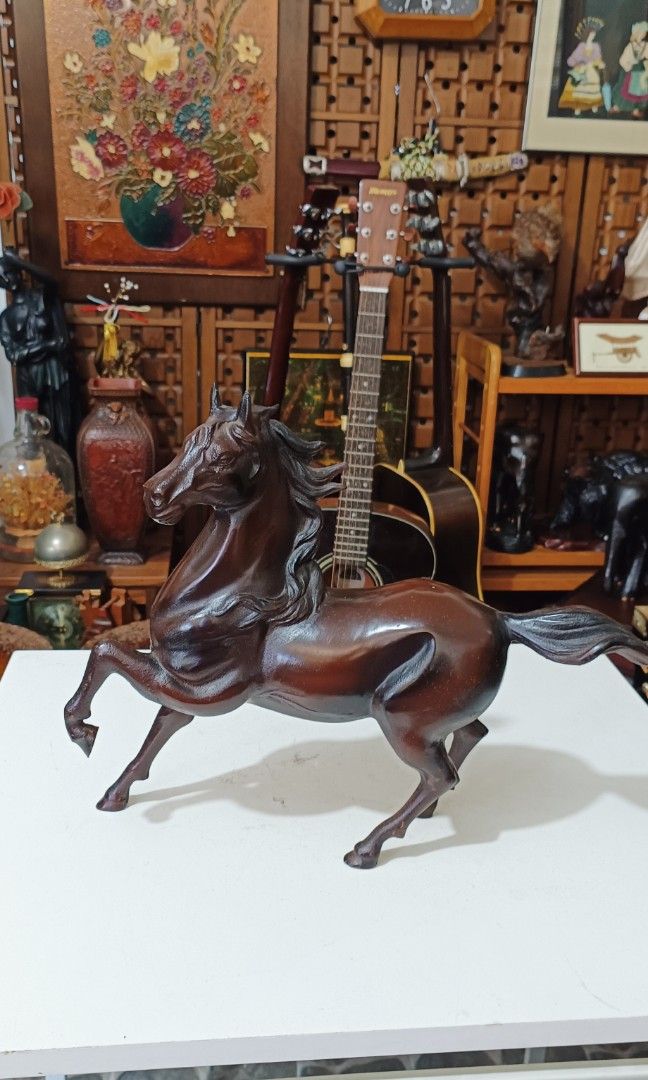 Vintage Bronze Hose Sculpture (Category: Vintage Collectibles) located in Cavite. Submitted by marylynabo37954 (Listing ID 1237028688, Image 1). Description: collector's item rare vintage.