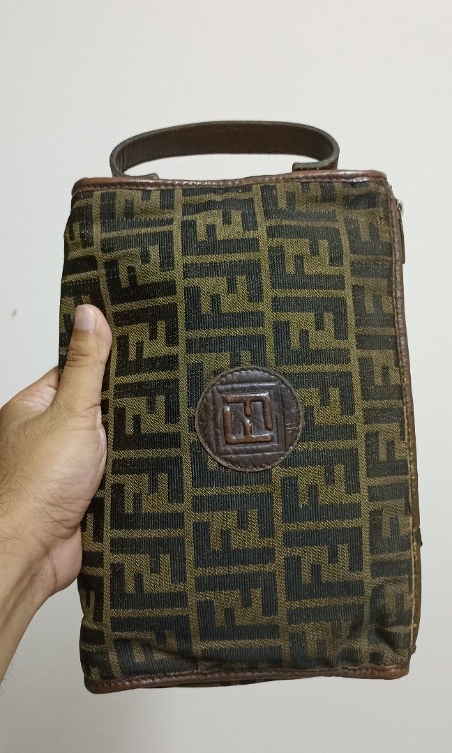 Fendi hotsell logo clutch