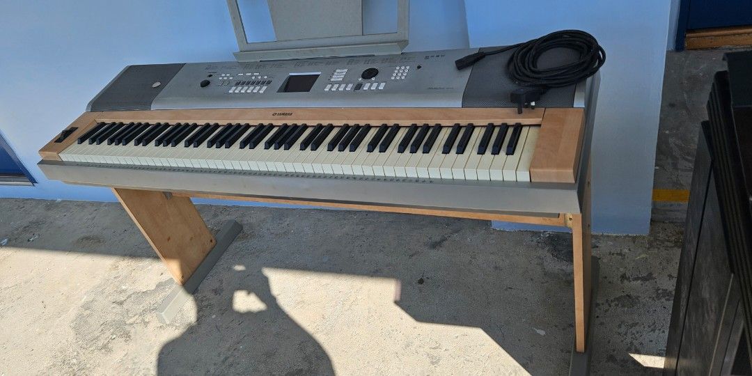 Yamaha Portable Grand DGX-620 electronic piano, Hobbies & Toys, Music ...