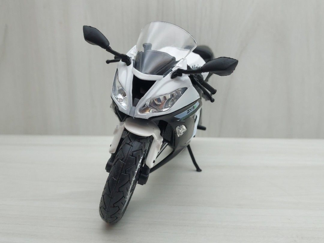 全新盒裝~1:12~川崎KAWASAKI ZX-6R 黑白色重型機車模型, 書籍