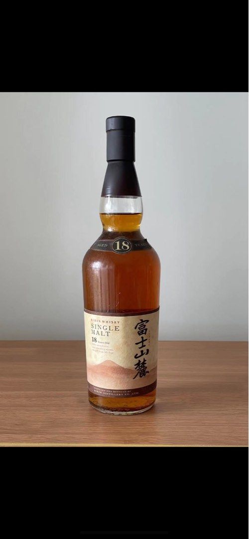 富士山麓18年單一麥芽威士忌，由日本麒麟酒廠蒸餾和裝瓶。43 ％，700ml