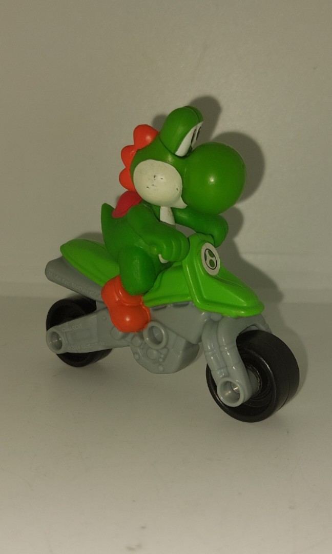 2014 Mcdonalds Happy Meal Nintendo Mario Kart 8 Yoshi Motor Collectible Toy Figure Mcdo 4726