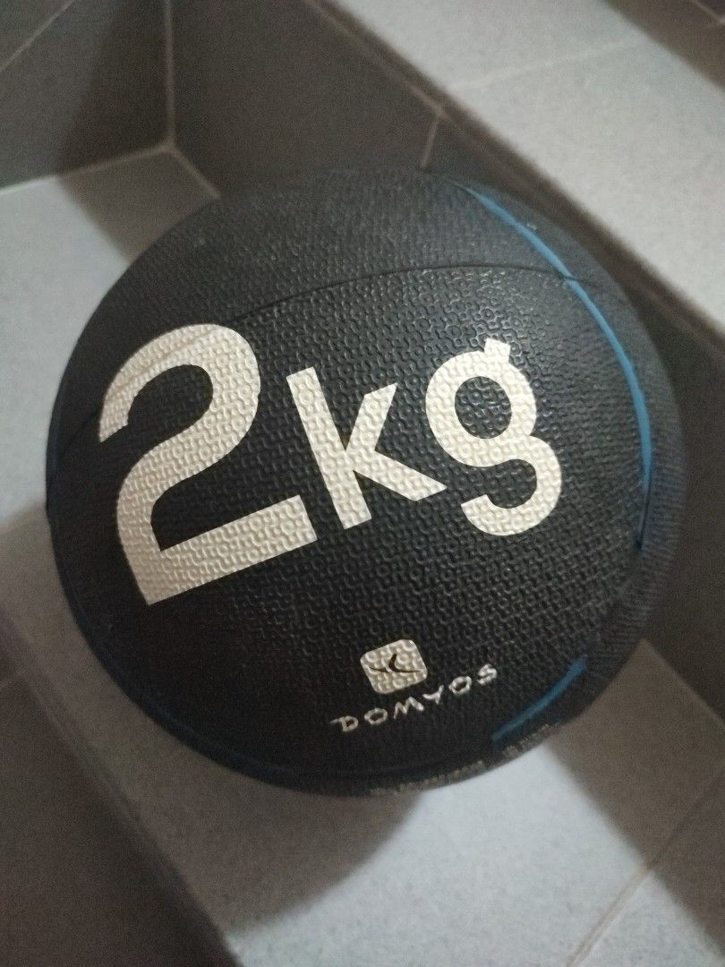 2kg medicine ball, Sports Equipment, Exercise & Fitness, Weights & Dumbbells on Carousell