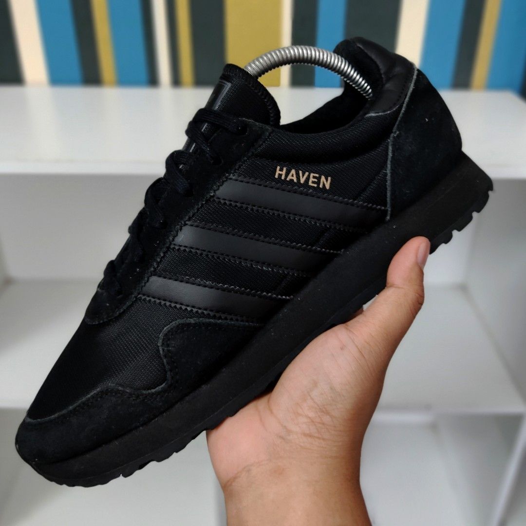 Adidas haven full black store