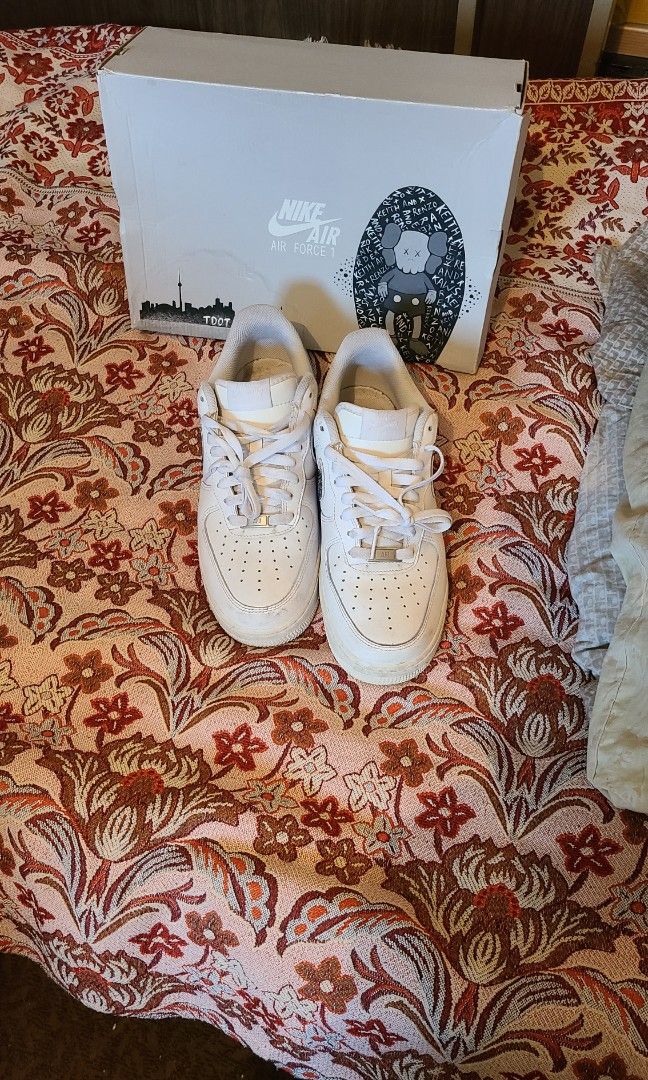 Air force 1 (Category: Accessories) located in Toronto. Submitted by nickrichard2211 (Listing ID 1237163637, Image 3). Description: in excellent condition.