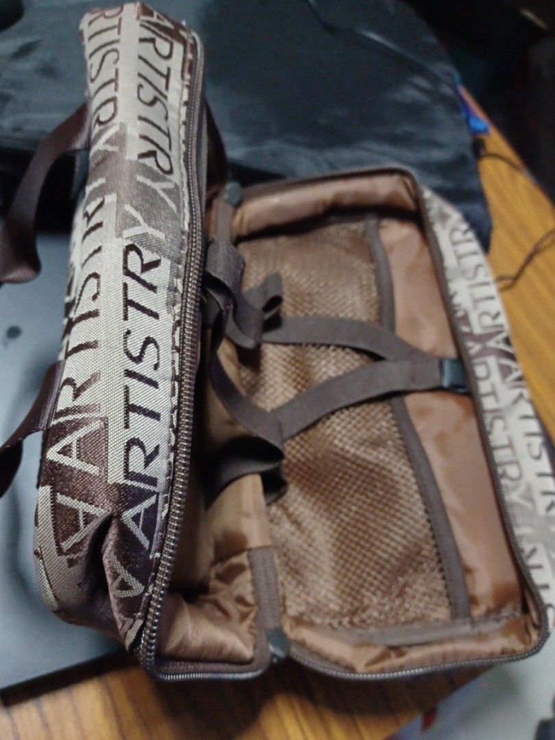 Limited ed Artistry makeup pouch Men s Fashion Bags Belt bags