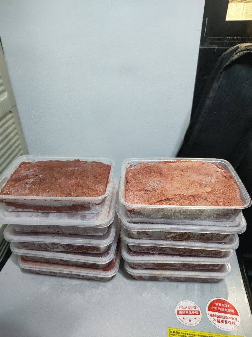 BEEF SAWDUST HUMAN GRADE (Category: Chilled & Frozen Food) located in Manila. Submitted by blackpackshop (Listing ID 1237223563, Image 3). Description: PREMIUM BEEF SAWDUST 65php per tub (500g) AVAILABLE ON HAND! 👌 No minimum order required ✅Human Grade ✅Pinong pino ✅No foul smell ✅No bones ✅Good for dogs (raw or boiled) Location: Parañaque (near Olivarez College) GCash or COD available via Lalamove.