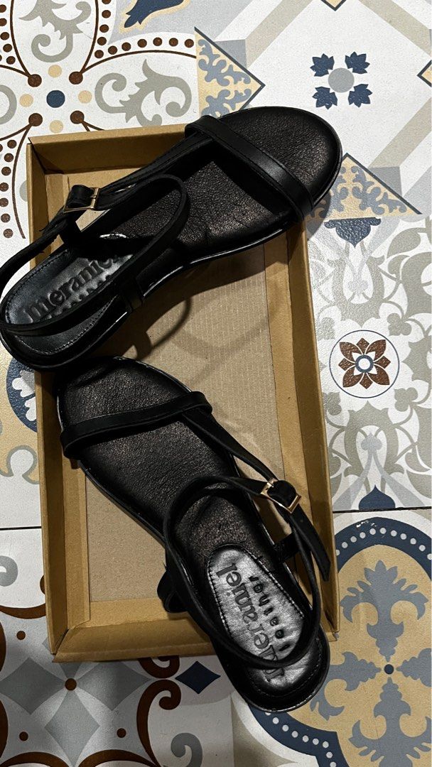 Black Leather Sandals (Category: Flats & Sandals) located in Mandaluyong City. Submitted by jillienlim (Listing ID 1237219766, Image 1). Description: Recently Bought!!!! from Meraniel. real leather strappy sandals. perf for casual wear or dress up looks! very modern and comfy pa! last price posted!! i got this for 1650 kasi.. and never worn outside size: size 6 (best fits 22.5cm) condition: 10000/10 no flaws rfs: decluttering mop: bdo/ gcash.