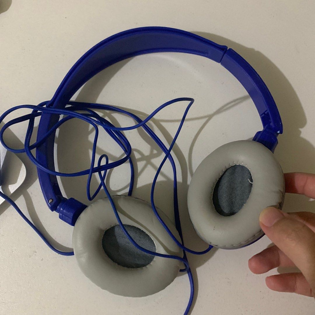 Bose Blue plug in headphones on Carousell