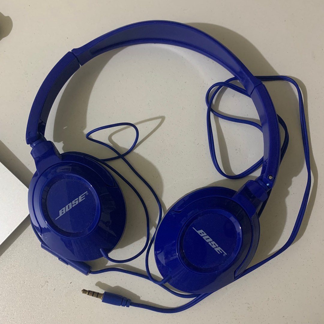 Bose Blue plug in headphones on Carousell