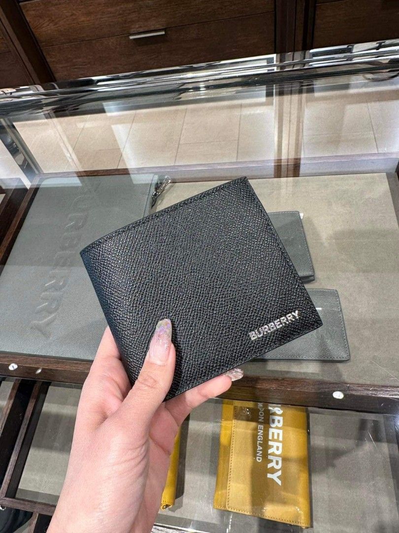 Burberry grainy leather bifold wallet 2025