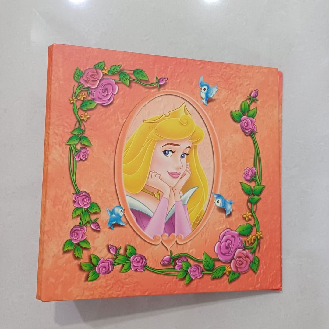 CD holder (Category: CDs & DVDs) located in Petaling Jaya. Submitted by cupid2v2 (Listing ID 1237211455, Image 1). Description: -Made from rigid board -Stores and organizes CD, VCD, DVD -To be use with CD refills -CD refills not included.