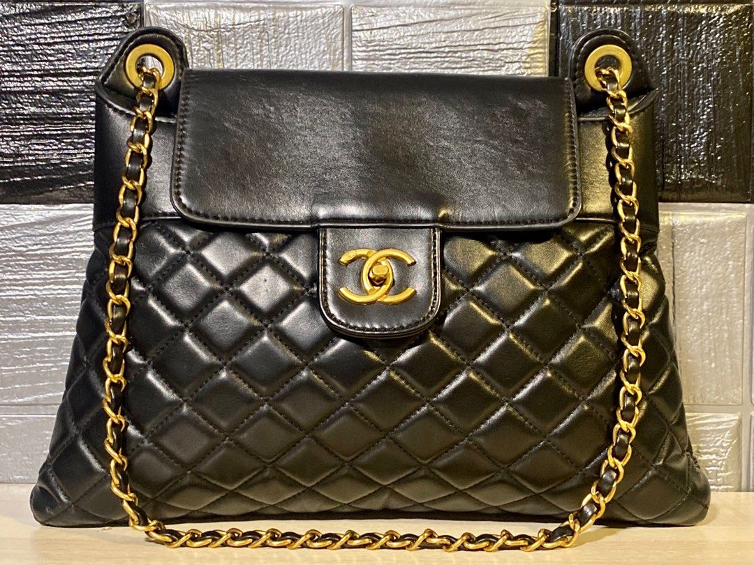 Chanel shoulder bag sale store