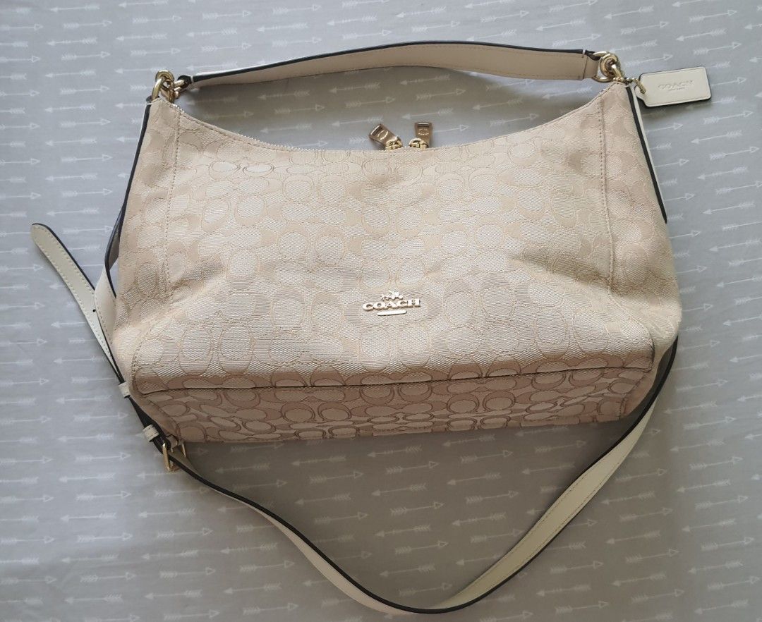 Coach canvas medium shoulder/sling bag, Luxury, Bags & Wallets on Carousell