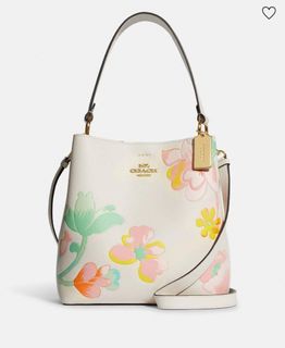 (Category: ) located in . Submitted by shopper.gallery (Listing ID 1237268280, Image 1). Description: .