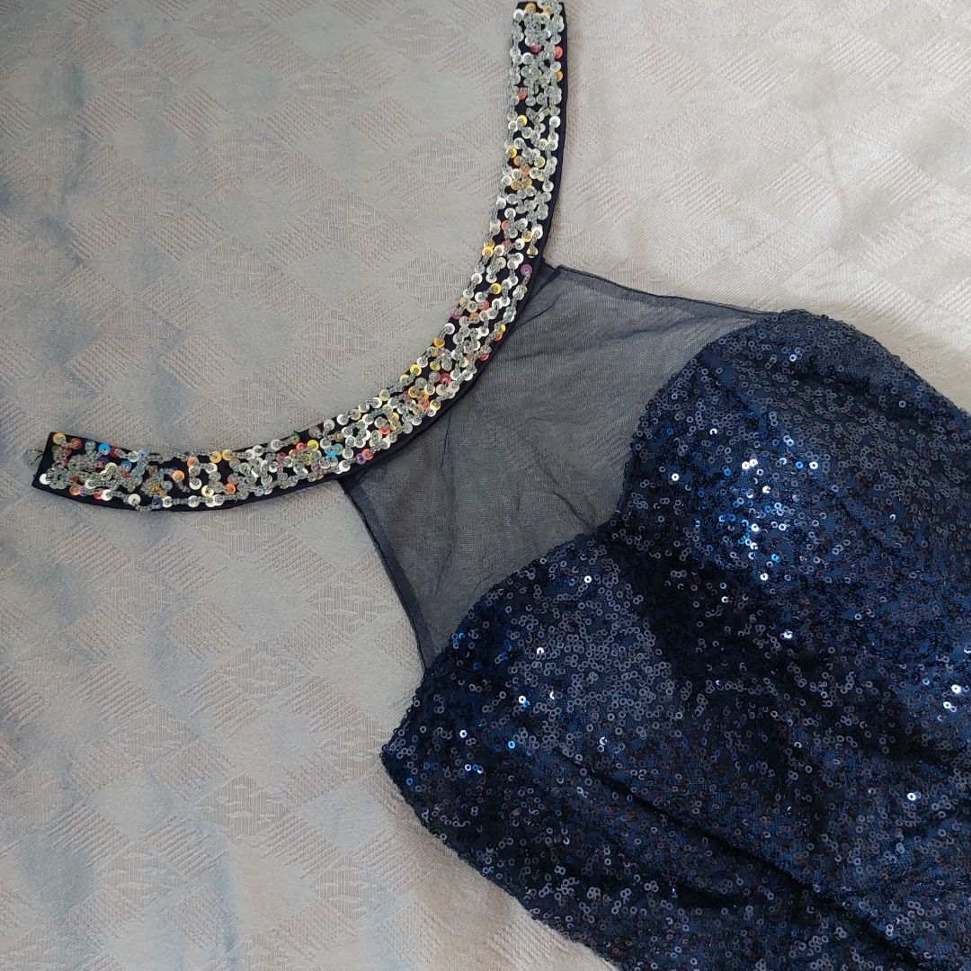 Dark Blue Long Gown (Category: Evening dresses & gowns) located in Paranaque City. Submitted by littleclosetbylou (Listing ID 1237279496, Image 2). Description: Dark blue long gown Waistline size: 25-27" Perfect for formal events .