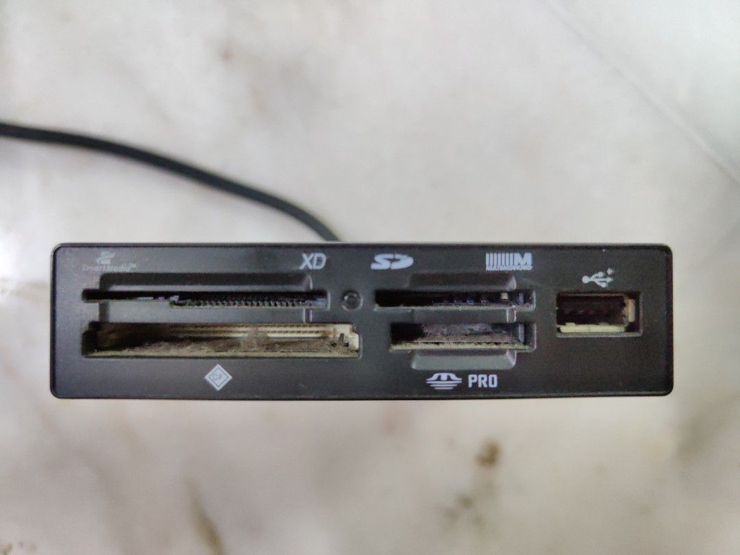 Desktop multiple card reader unit, Computers & Tech, Parts