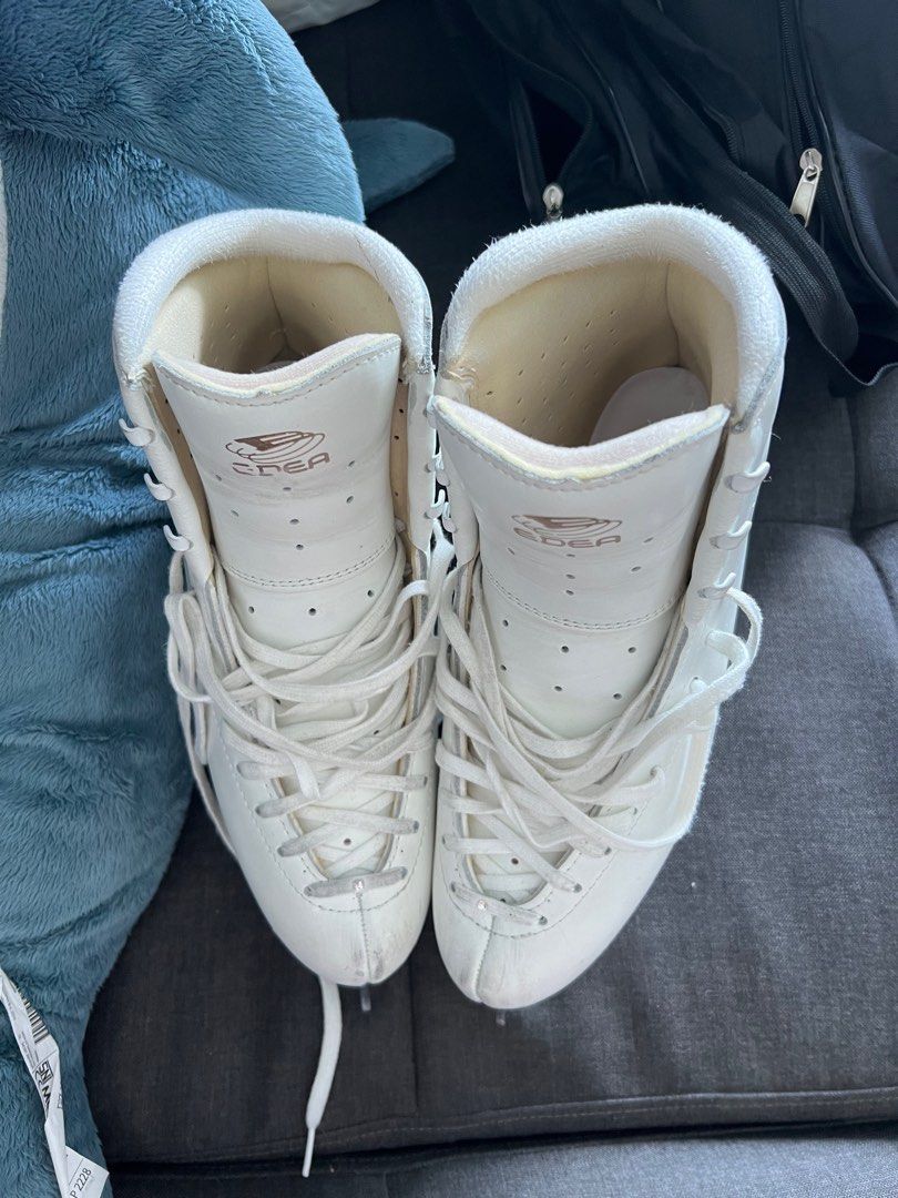 Edea Chorus ice skates, Women's Fashion, Footwear, Boots on Carousell