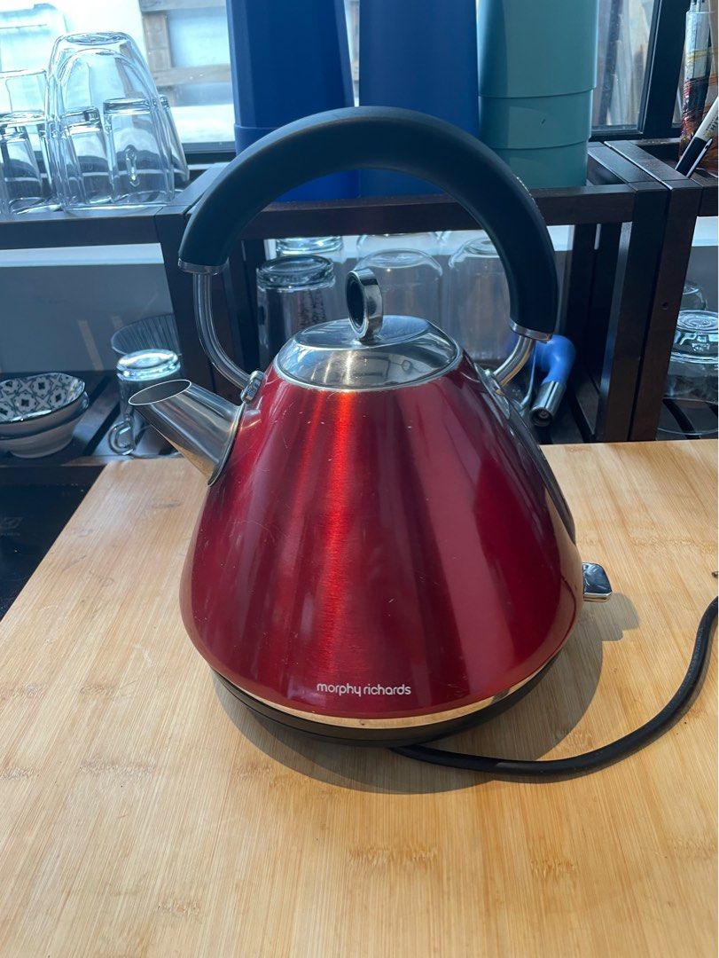 Morphy Richards Venture Pyramid Kettle Red