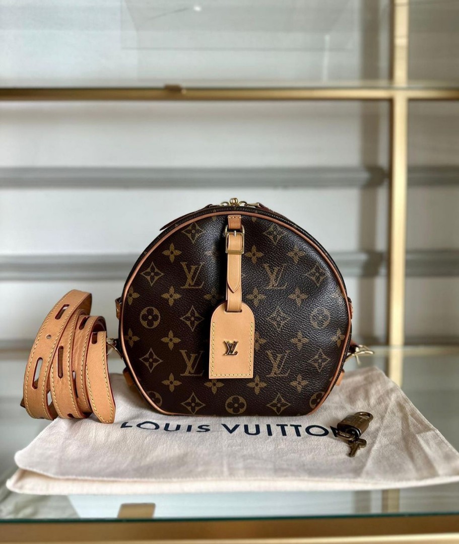 Louis Vuitton Soft Boite Monogram 2019 Comes with: dustbag, strap, receipt,  clochette, key, padlock, & box Harga 28jt #lvsoftboite