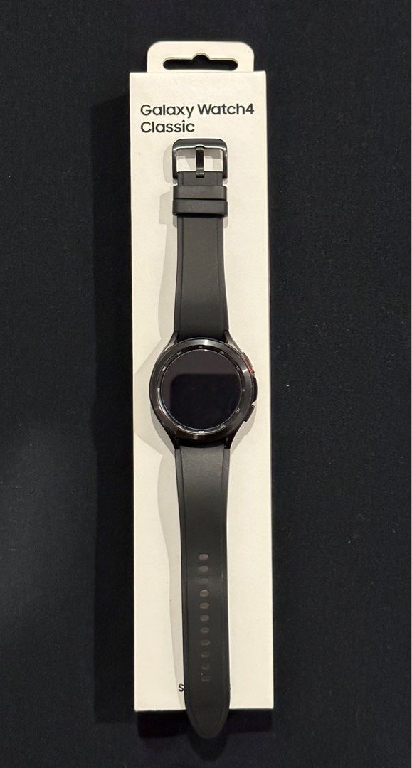 Samsung galaxy watch 46mm vs apple watch 4 sale
