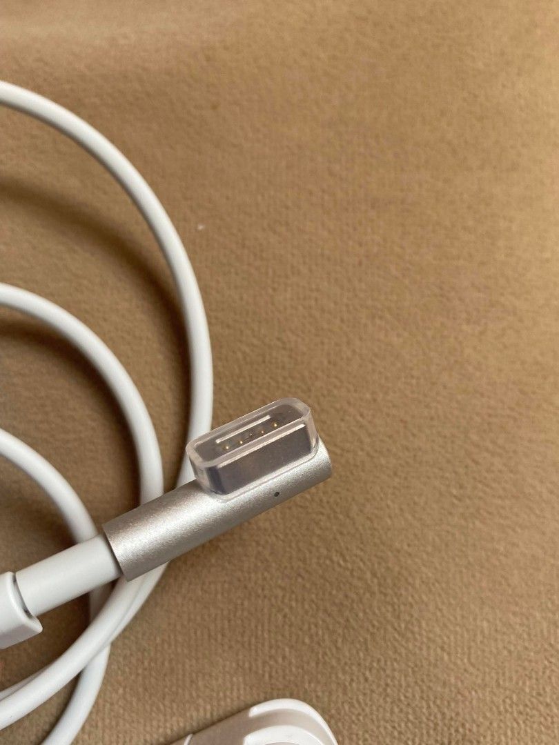 Genuine Apple Magsafe L 60w power adapter (Category: Chargers) located in Davao. Submitted by akvtOS (Listing ID 1237319623, Image 2). Description: Unused and like nee cond...