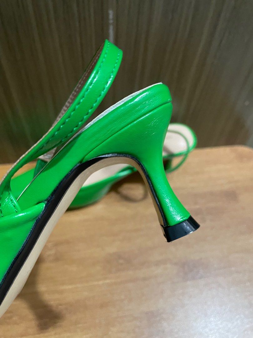 High Heels （分類：高跟鞋）位於 Hong Kong。 由 maniw0630 提交（商品編號 1237264695，圖片 6）。簡介： 只限順豐。
