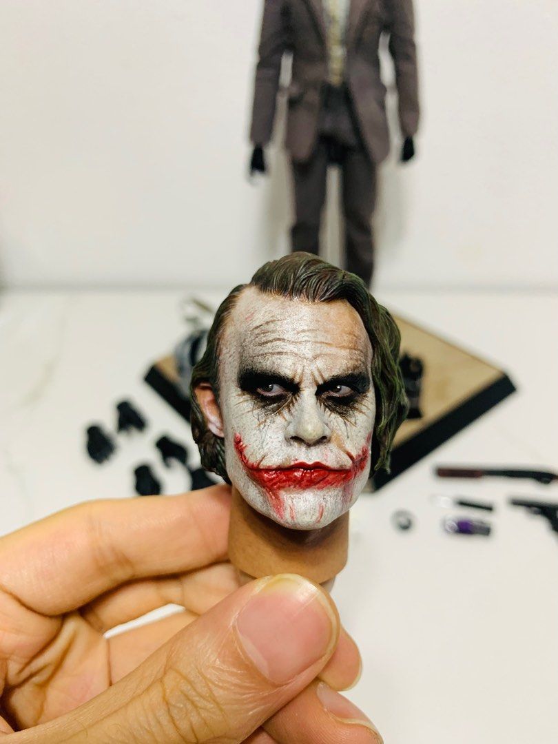 The Hot Toys Joker Robber Knight Dark - 1⁄6 Bank Figure Ver. 2.0