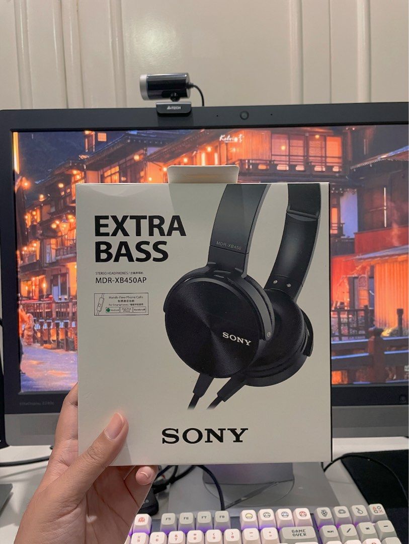 HyperX HX-MICQC-BK QuadCast with box and FREEBIES on Carousell