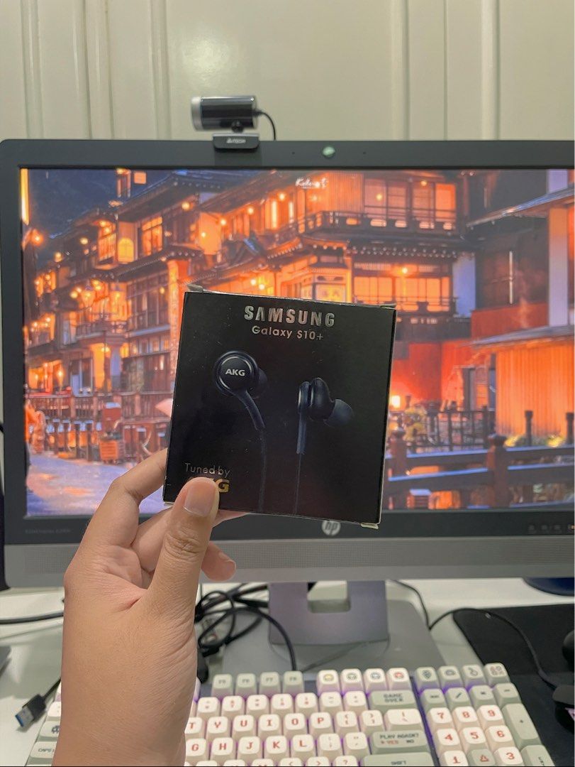 HyperX HX-MICQC-BK QuadCast with box and FREEBIES on Carousell