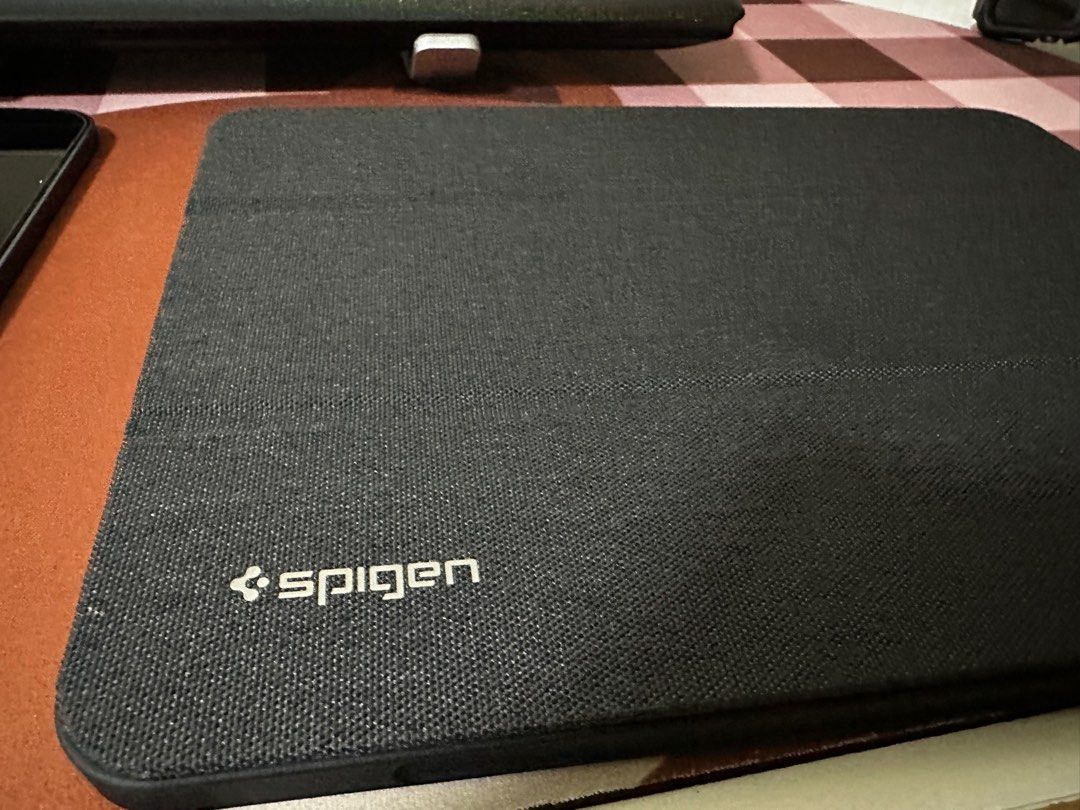 Ipad pro Case (Category: Laptops & Notebooks) located in Singapore. Submitted by pat2793 (Listing ID 1237277122, Image 1). Description: .