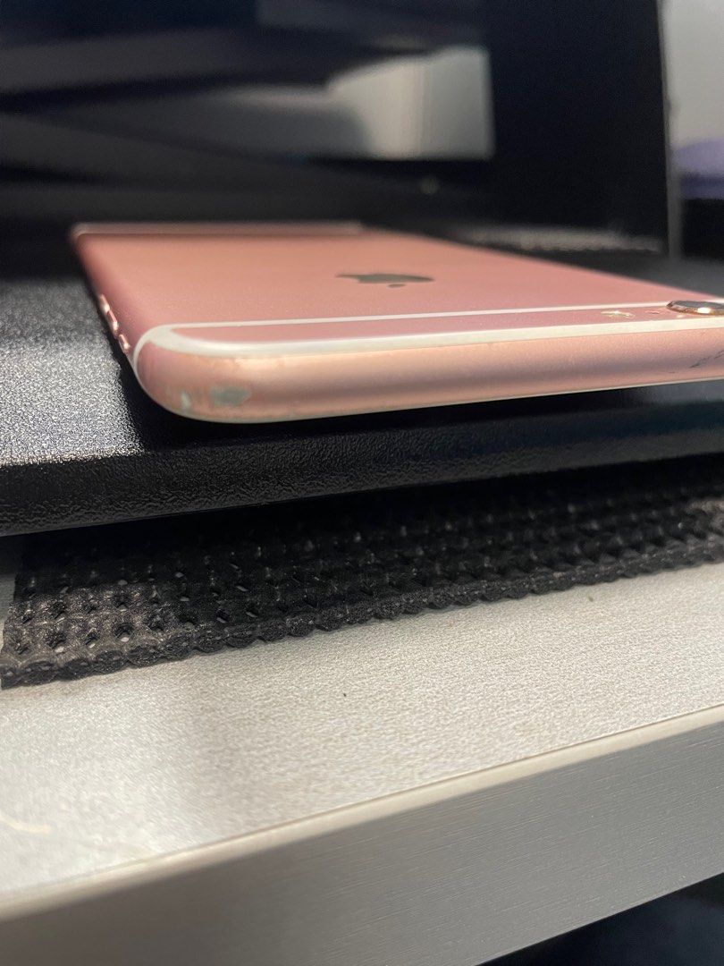 iPhone 6Splus (Category: iPhone 6 Series) located in Singapore. Submitted by c.prakash (Listing ID 1237234647, Image 2). Description: 32GB Some paint mark chipped off, due to cover, Otherwise in perfect condition. PRICE QUOTED ARE ALREADY VERY LOW. PLEASE DO NOT MSG AND ASK ME IF I CAN LOWER THE PRICE. WILL NOT RESPOND. THANK YOU. IF YOU ARE INTERESTED, PLEASE MSG ME TO ARRANGE A MEET UP TIME..