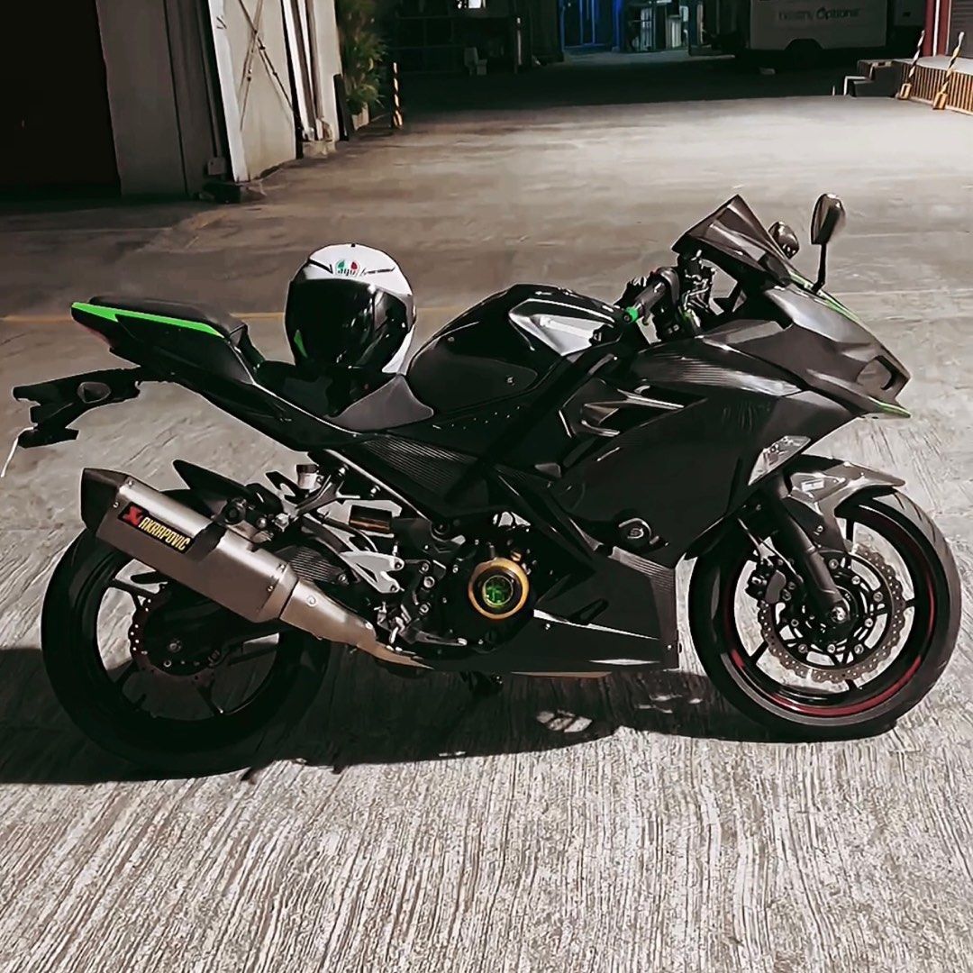 Kawasaki Ninja400 2021 H2 R6 Cbr600 (Category: Motorbikes for Sale) located in Pasig City. Submitted by Prometheus (Listing ID 1237302190, Image 2). Description: Its new Ninja400 around 100 kilometers only,with full-range Akrapovic exhaust, Front/Rear Swedish OHLINS shock absorbers, full-carbon fiber modification from Japan A-TECH, German DMV full set, RK520xuwr racing chain, Simota carbon fiber rearview mirror, DNA large air filter, front and re