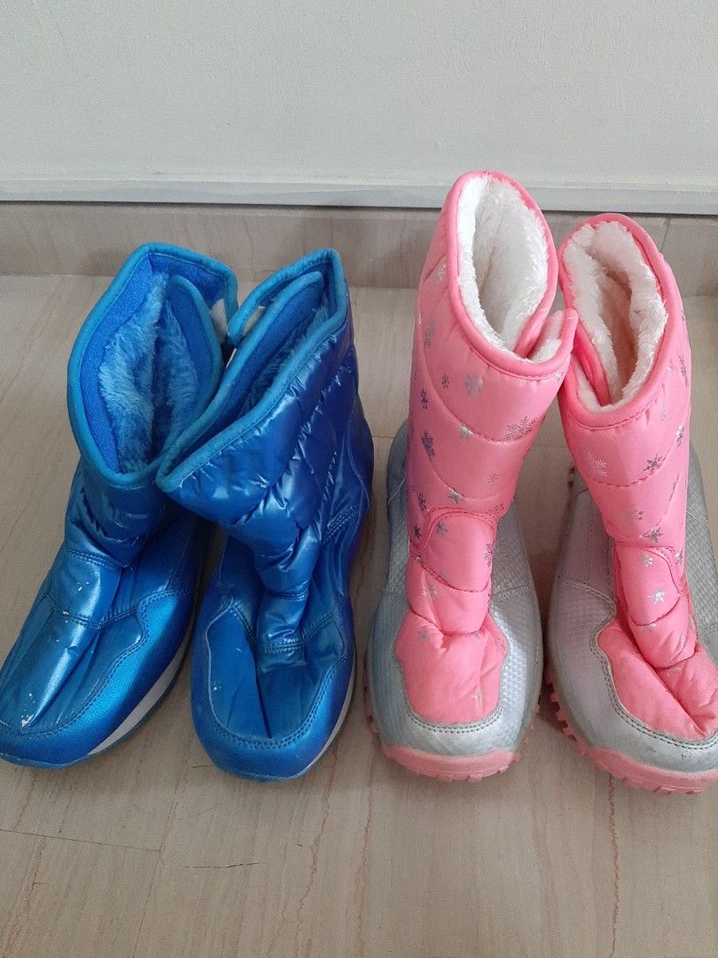 Girls blue top snow boots