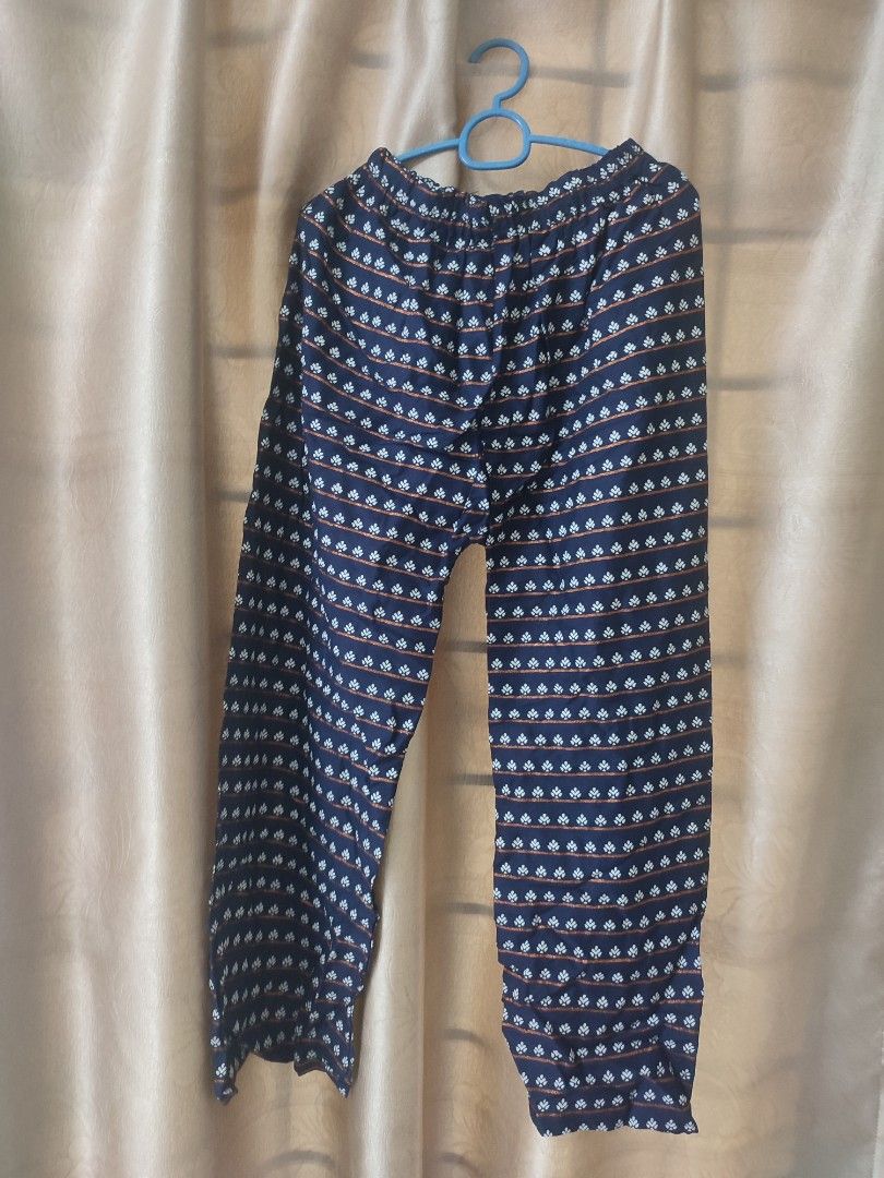 Kurti set (Category: Blouses) located in Nilai. Submitted by ratnasari84 (Listing ID 1237172606, Image 3). Description: Tag size Xl but actually fits S. Recently bought in New Delhi,India. impulse buying pm for more details negotiable.