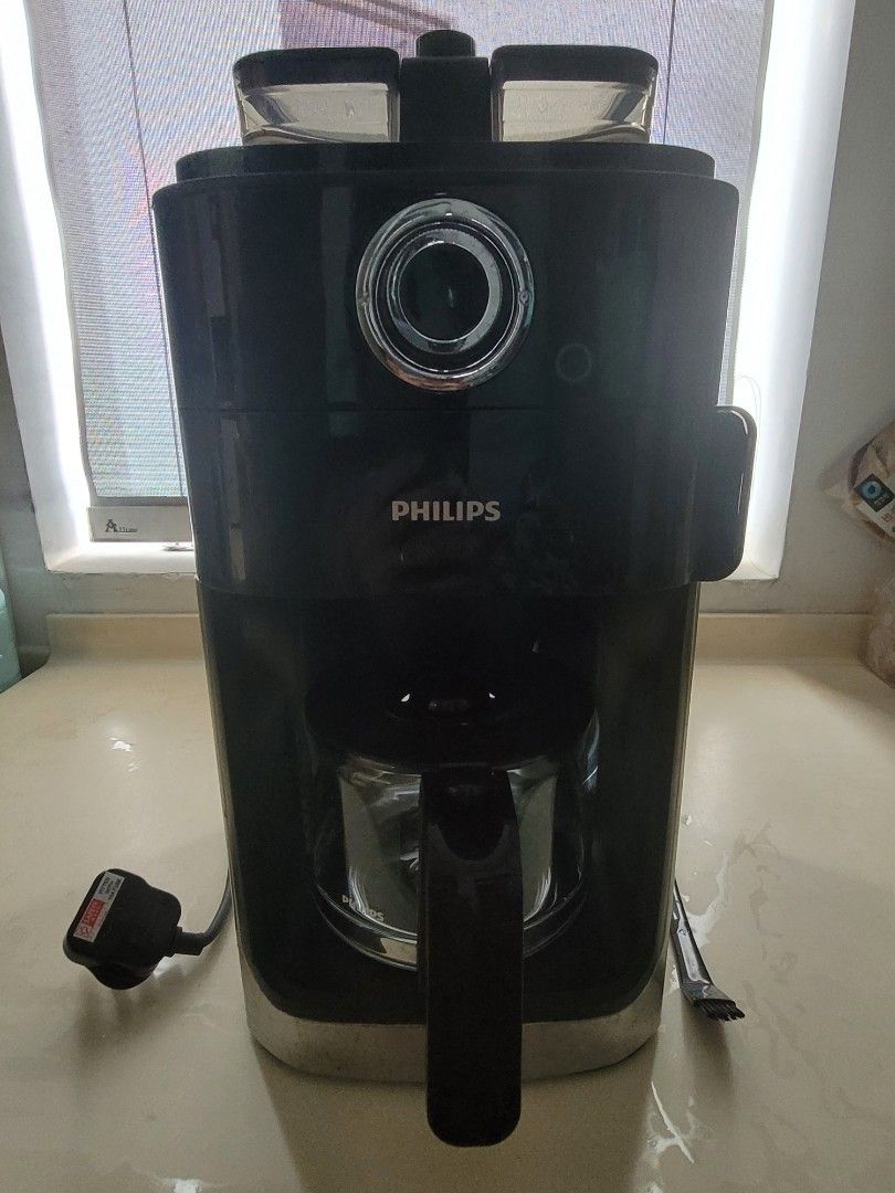 Lightly Used Philips HD7762 Grind and Brew Coffee Maker TV Home