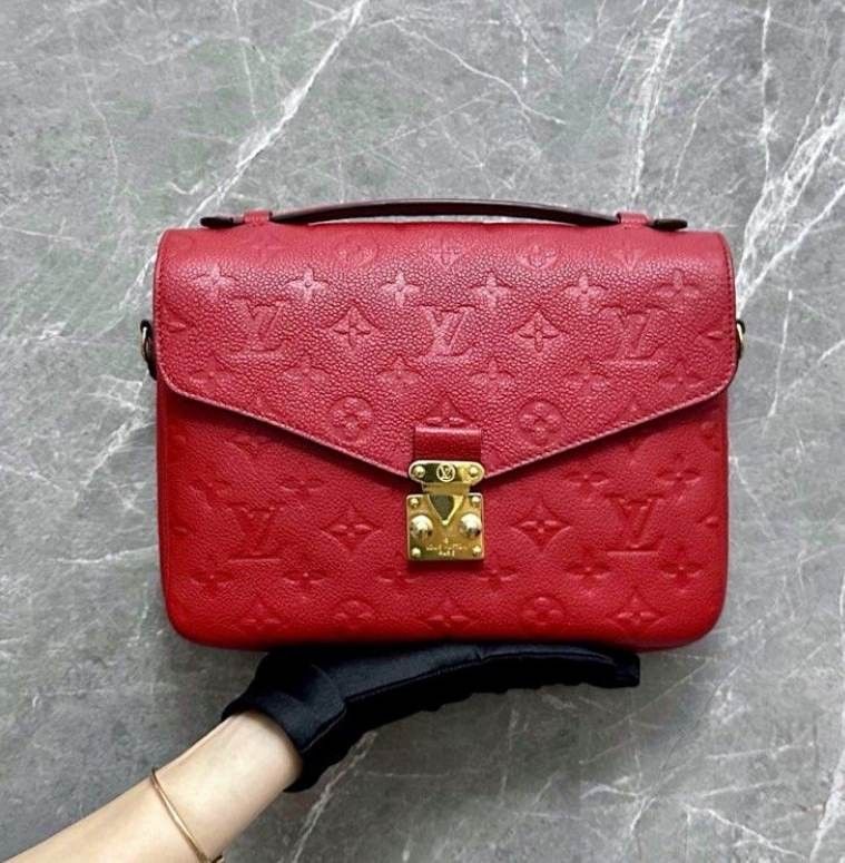 Louis Vuitton LV Pochette Metis Vintage Authentic, Luxury, Bags & Wallets  on Carousell