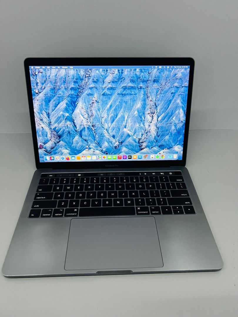 MacBook Pro 2017 -ram 16 gb .256 gb ssd ,Intel corei5 ,13inch