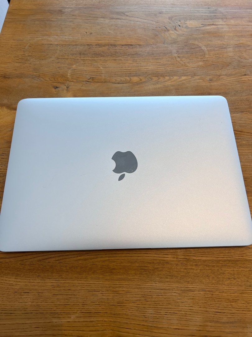 Macbook Retina 2015 (Category: Laptops & Notebooks) located in Manila. Submitted by nix1203 (Listing ID 1237239002, Image 1). Description: WTS Macbook Retina 2012 8GB / 512 HDD Cycle count: 89 Laptop and charger only Running Mac OS Catalina Honest issue: gets a little hot on the middle.