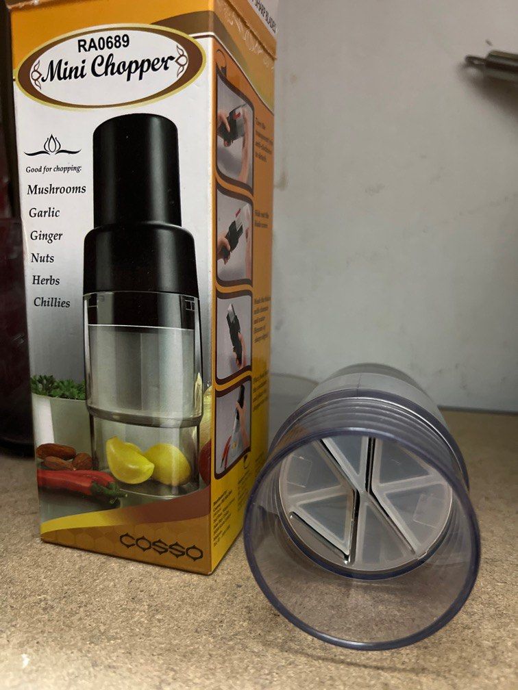 Mini Chopper (Category: Other Kitchen Appliances) located in Singapore. Submitted by clairlo (Listing ID 1237234056, Image 3). Description: Bought this for daughter and she used once only. .