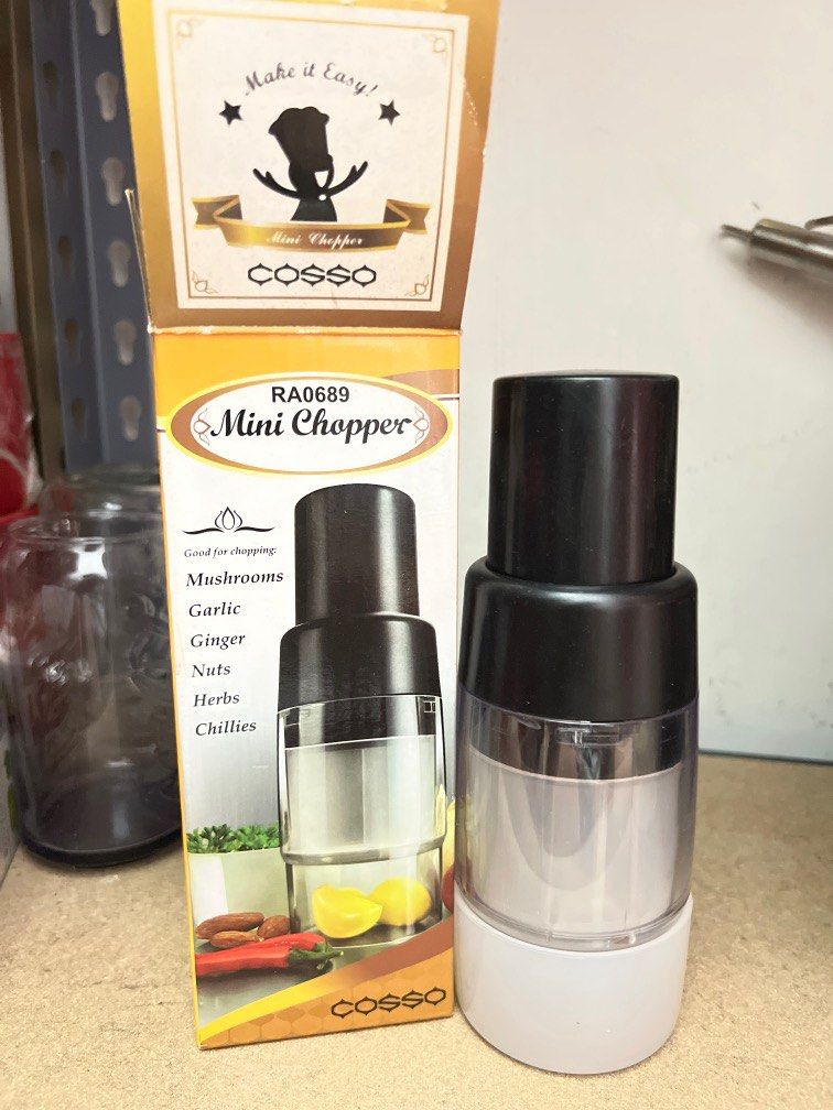 Mini Chopper (Category: Other Kitchen Appliances) located in Singapore. Submitted by clairlo (Listing ID 1237234056, Image 2). Description: Bought this for daughter and she used once only. .