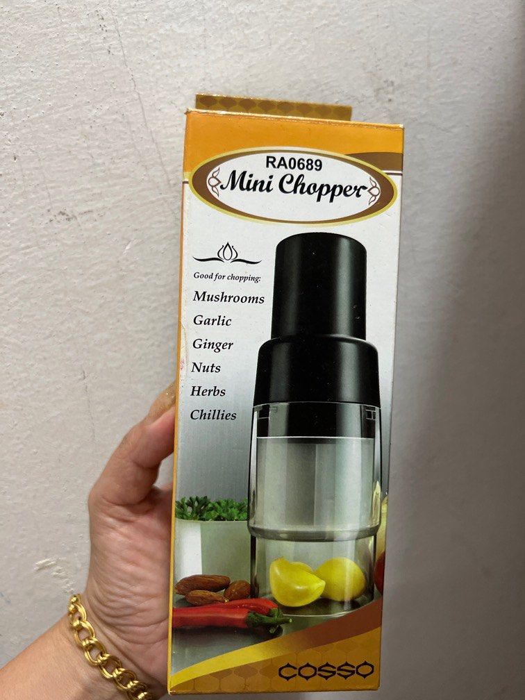 Mini Chopper (Category: Other Kitchen Appliances) located in Singapore. Submitted by clairlo (Listing ID 1237234056, Image 1). Description: Bought this for daughter and she used once only. .
