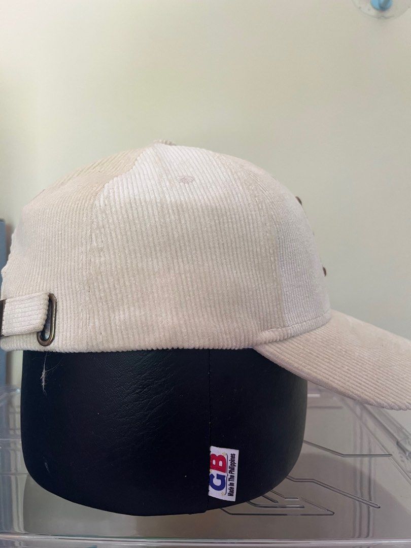 MLB BOSTON RED SOX CORDUROY CAP (Category: Hats & Beanies) located in Lobo. Submitted by cameronqe (Listing ID 1237173634, Image 3). Description: (OSFA)MLB BOSTON RED SOX CORDUROY CAP.