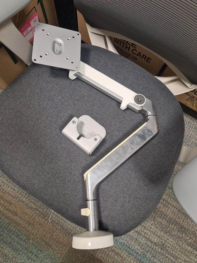 Monitor arms (Category: Other Accessories) located in Singapore. Submitted by meseller83 (Listing ID 1237170862, Image 1). Description: Universal monitor arm Fits table thickness 2cm to 3cm 27 inch monitor can fit Arms can hold up to 15kg.