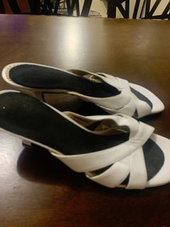 Naturalized white sandals with heels size 5/6