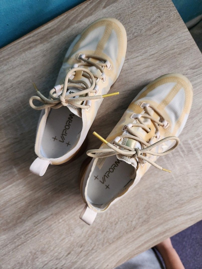 Nike vapormax golden online beige