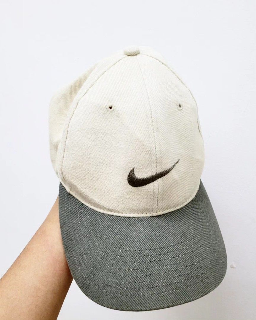 Beige on sale nike hat